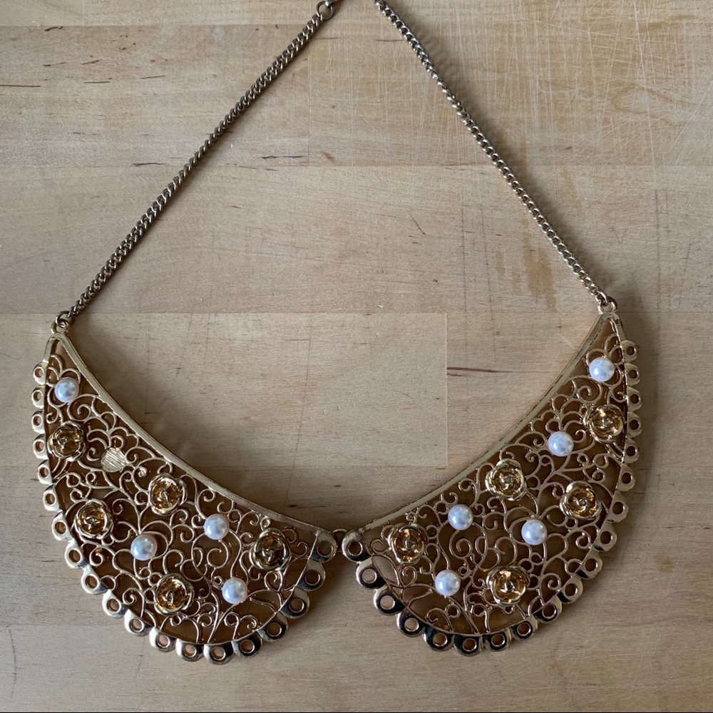 Pearl & roses peter pan collar necklace